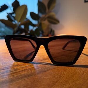 Illesteva Lisbon Sunglasses in Black